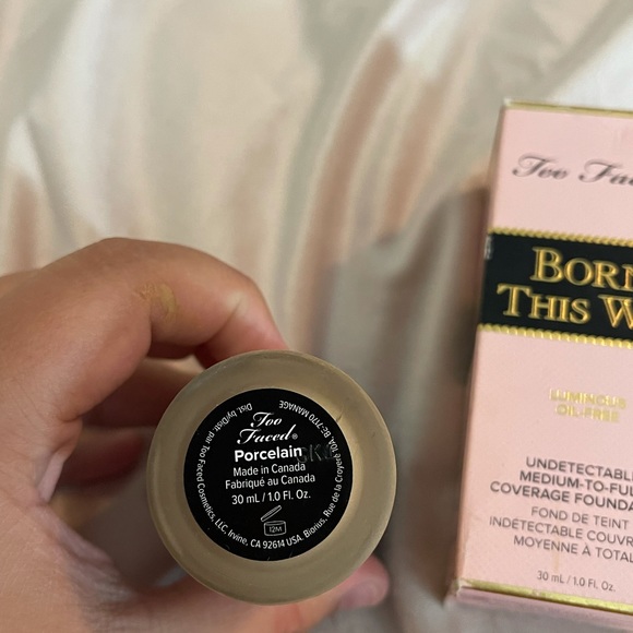 Too faced foundation - Picture 2 of 4